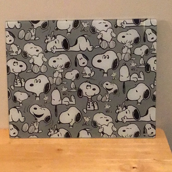 Peanuts Worldwide LL Other - Peanuts Glass Cutting Board